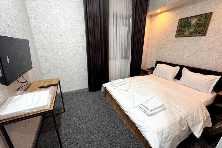 Room 8 of 19