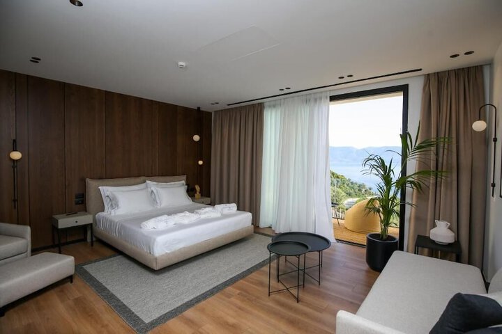 Room 15 of 108