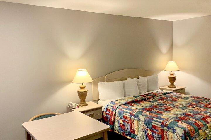 1 King Bed (7 of 11)