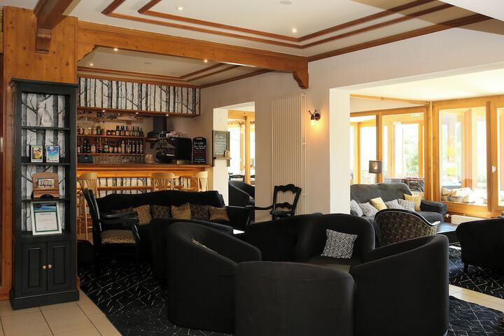 Lounge 29 of 33