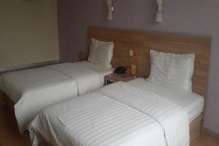 Room 4 of 11