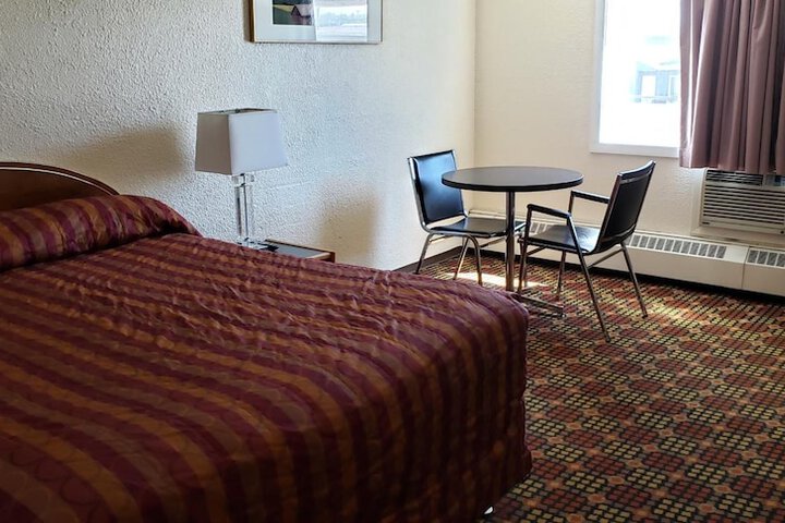 Room 12 of 32