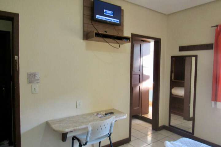 Room 5 of 9