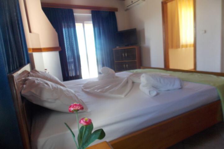 Room 6 of 74