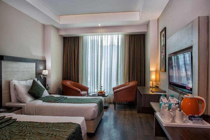 Room 8 of 32
