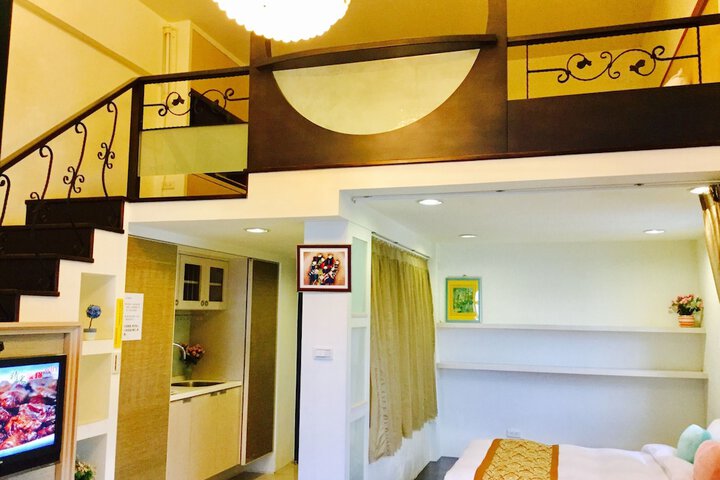 Room 11 of 32