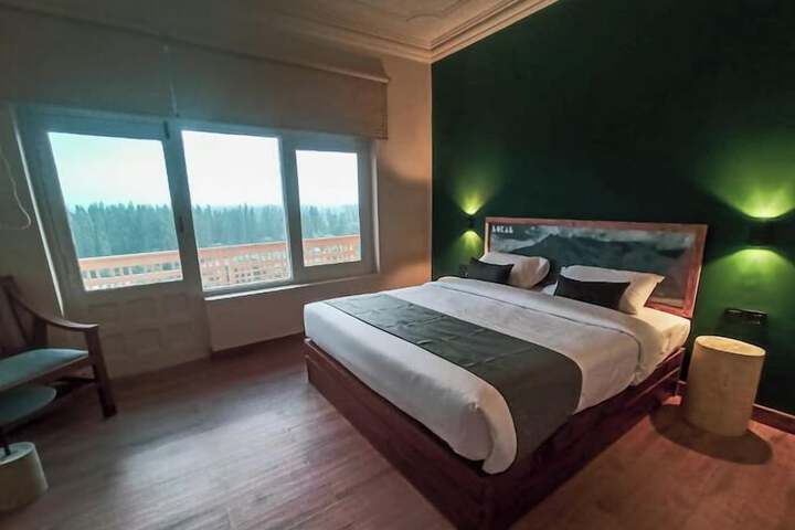 Room 25 of 47