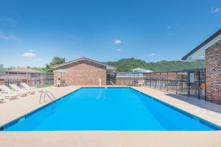 Hotel with Pool