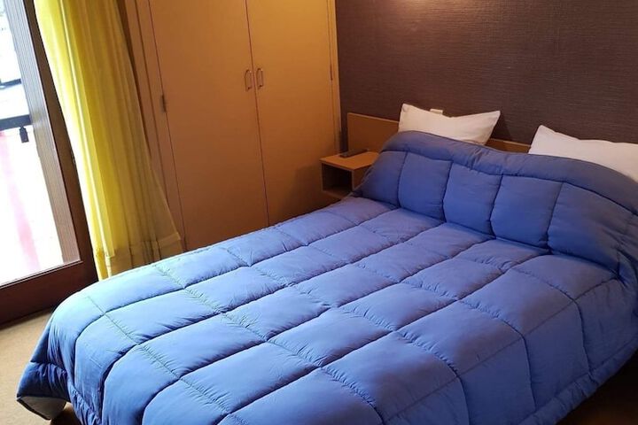 Room 4 of 80