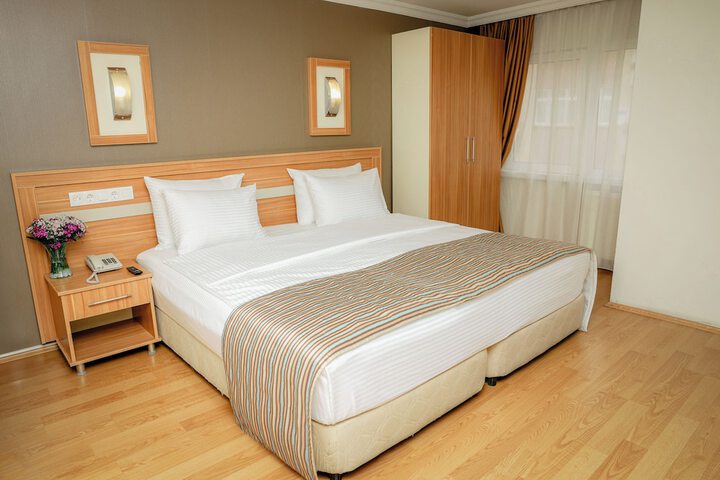 Room 15 of 28