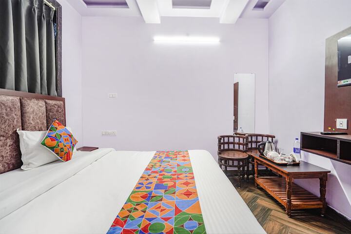 Room 12 of 28