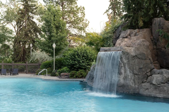 Pool waterfall