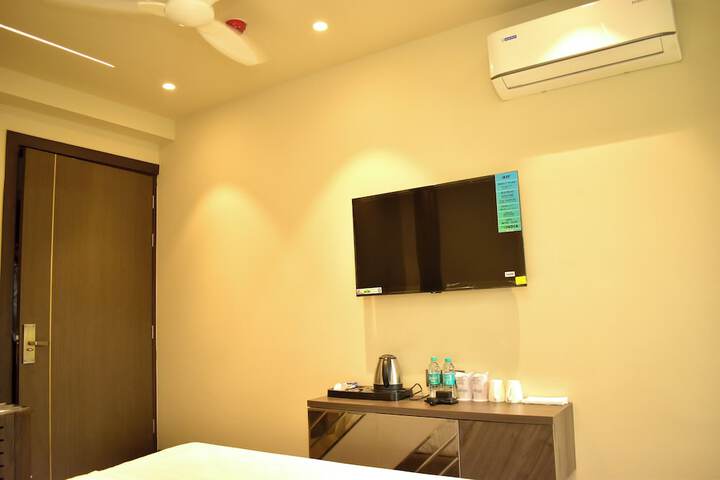 Room 6 of 22