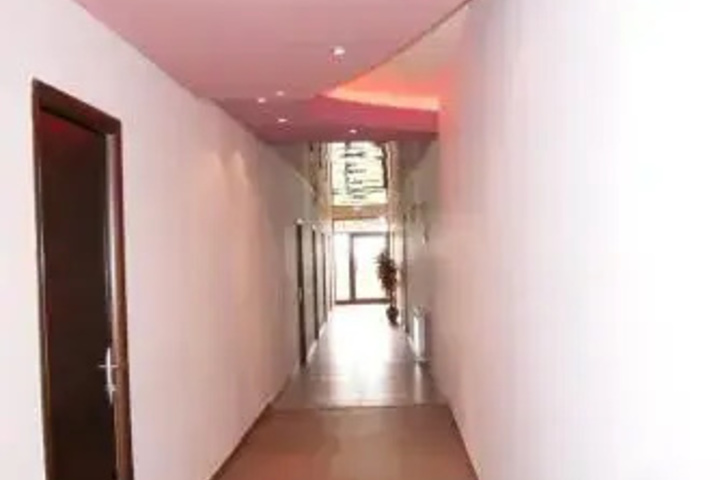 Room 14 of 18