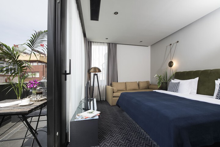 Room 35 of 62