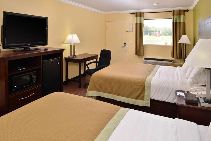 2 Queen Beds (3 of 5)