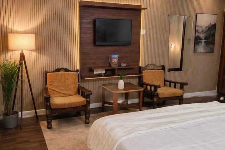 Room 13 of 22