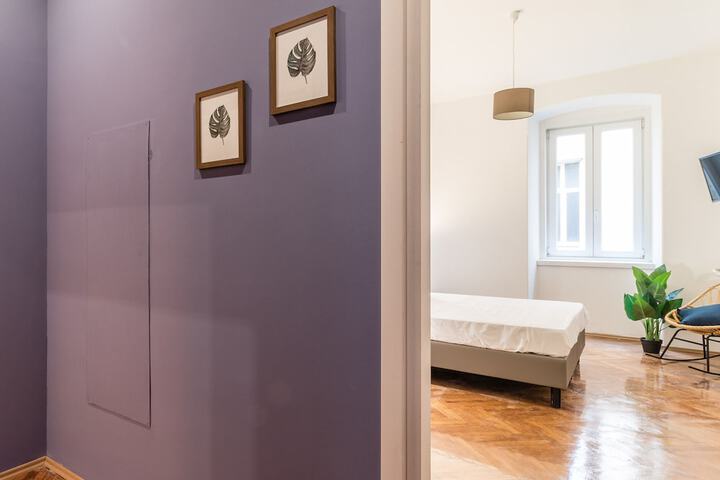 Room 3 of 10