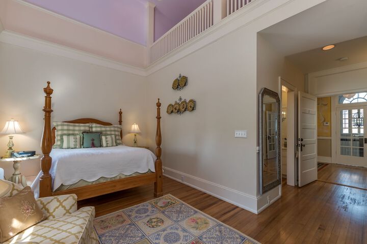 Room 10 of 27