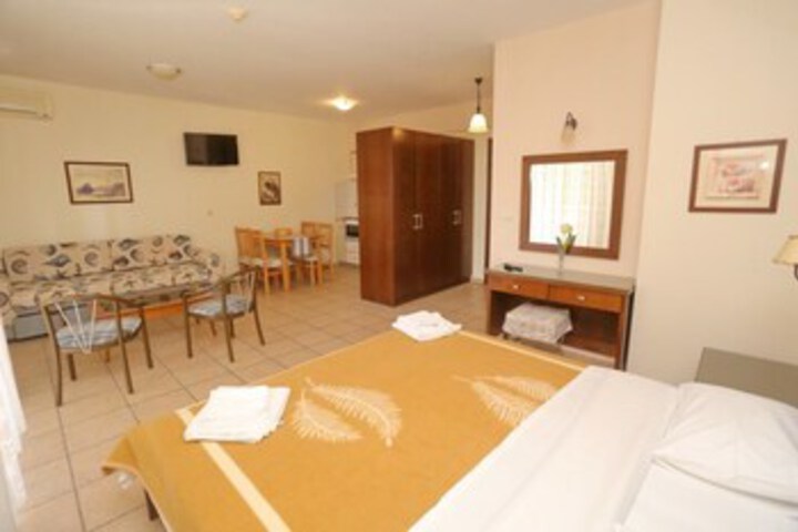 Room 13 of 43