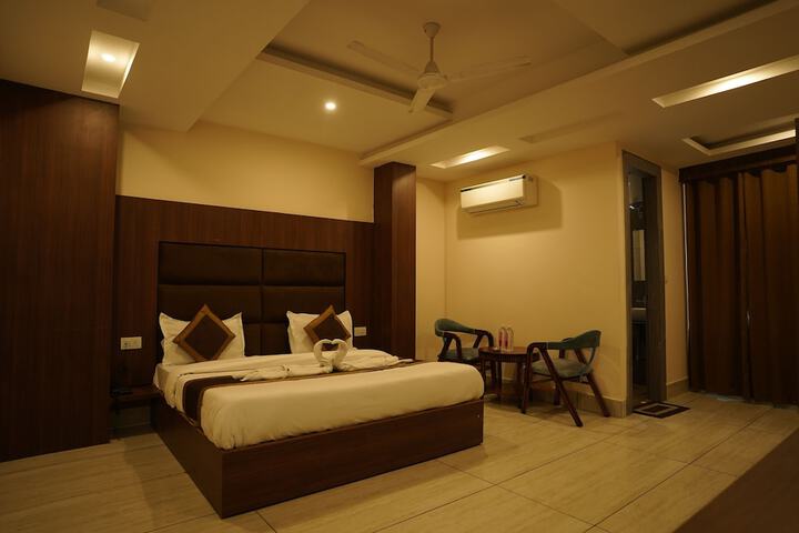 Room 9 of 35