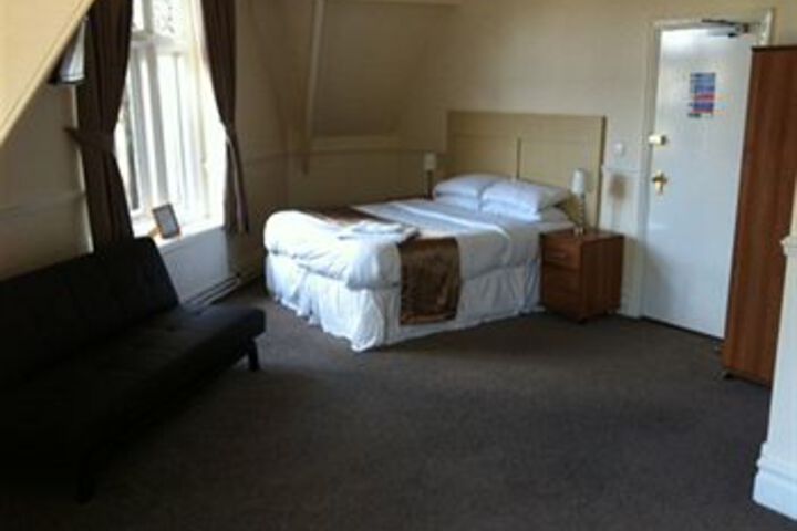 Room 3 of 8