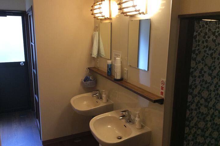 Room 17 of 23