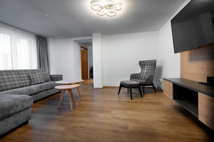 Room 35 of 83