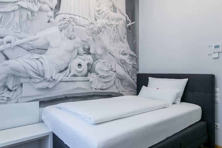 Room 6 of 20
