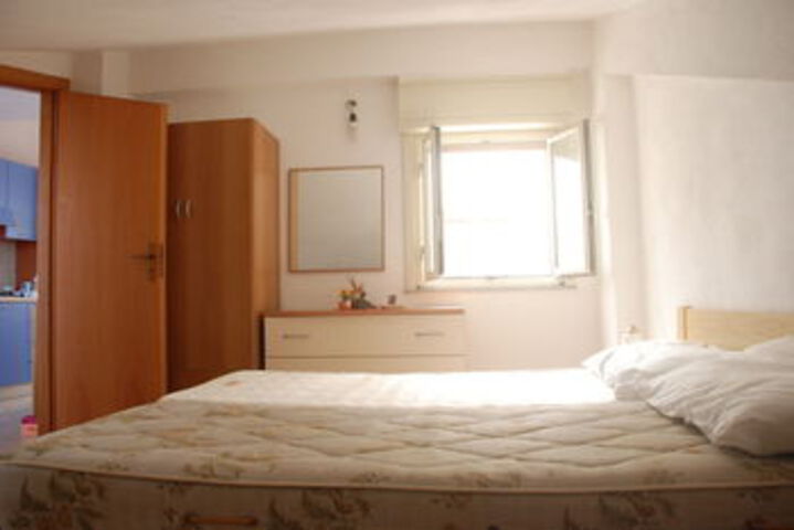 Room 13 of 31