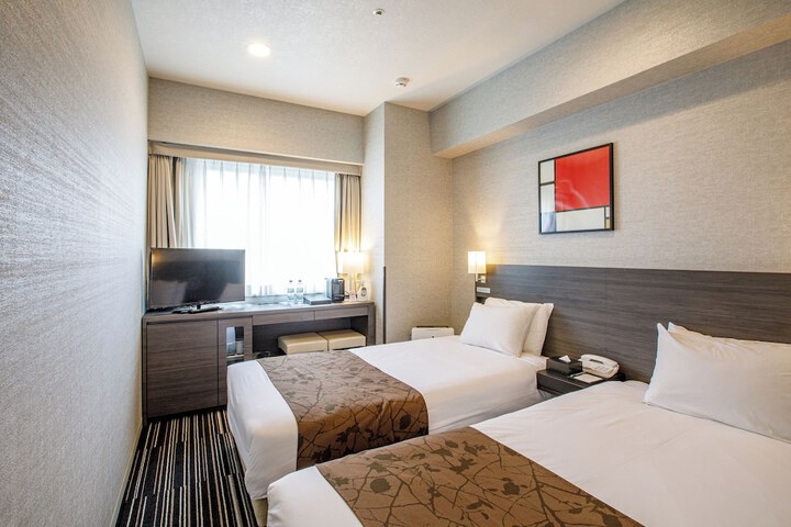 Room 8 of 25
