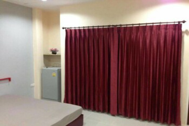 Room 8 of 16
