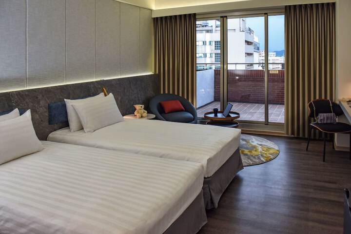 Room 12 of 22