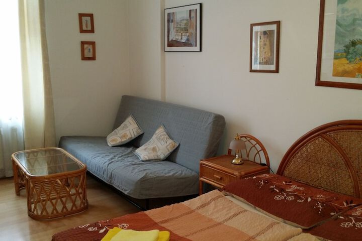 Room 18 of 209