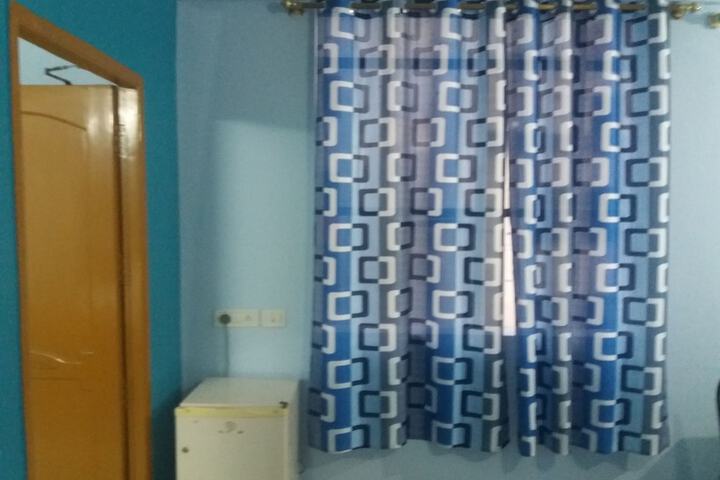 Room 8 of 11