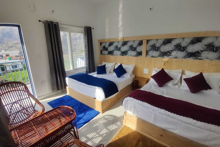 Room 9 of 30