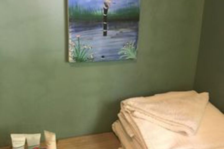 Room 6 of 18
