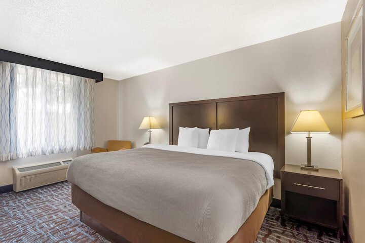 Room 32 of 62