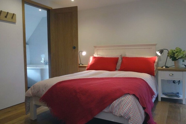 Room 2 of 7