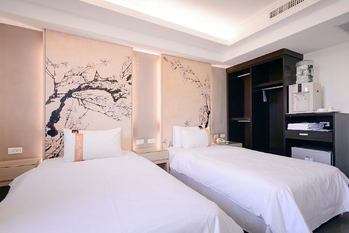 Room 4 of 37