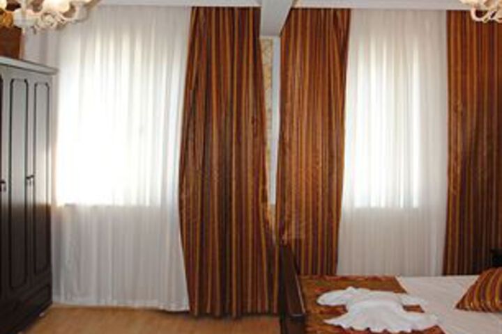 Hotel Suite Photo