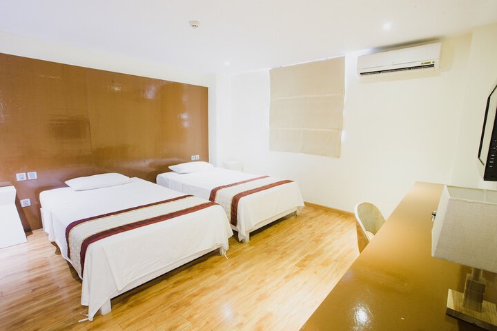 Room 17 of 34