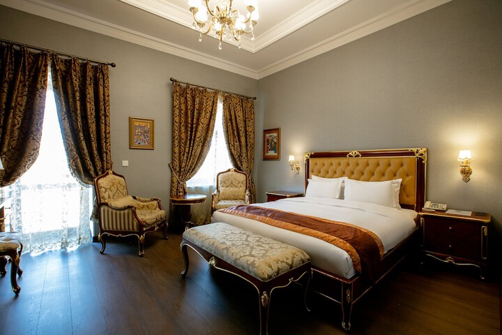 Room 4 of 113