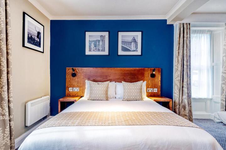 The White Hart by Innkeepers Collection