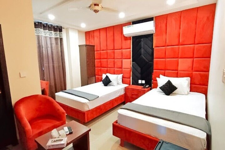 Room 5 of 17