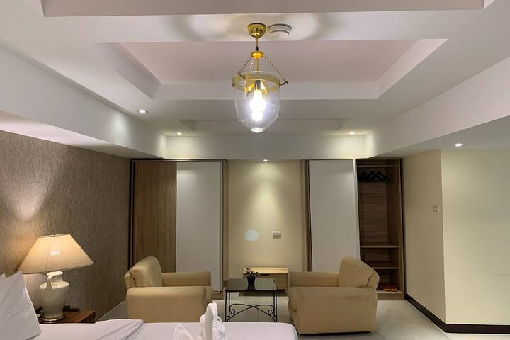 Room 38 of 77