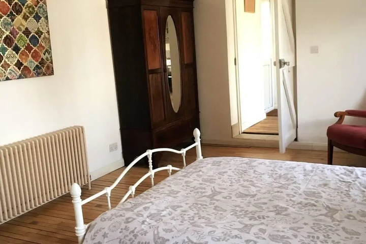 Room 4 of 14