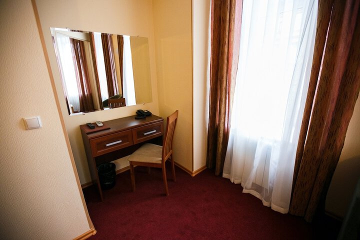 Room 5 of 66