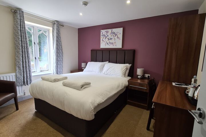 Room 3 of 28