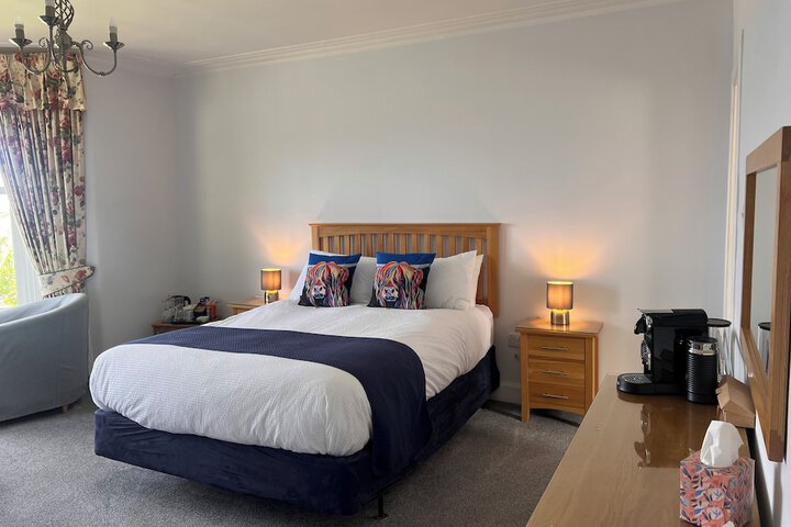 Room 6 of 32
